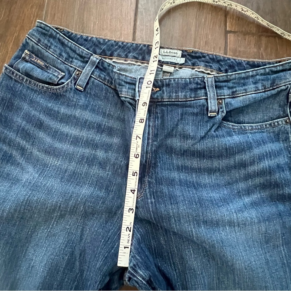 L.L. Bean Favorite Fit Straight Leg Medium Wash Jeans size 14 Reg - Picture 5 of 8